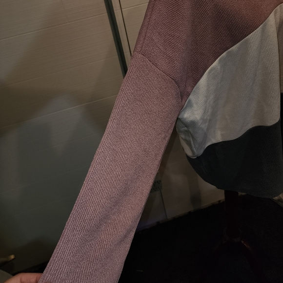 Knit NWT Top Ribbed Color Block p2p 30x27 - Picture 6 of 6